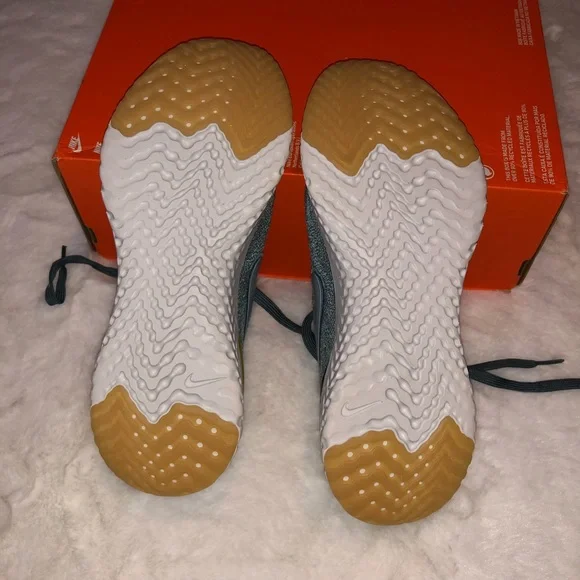 Nike Epic React Flyknit 2 (GS) - Picture 10 of 11